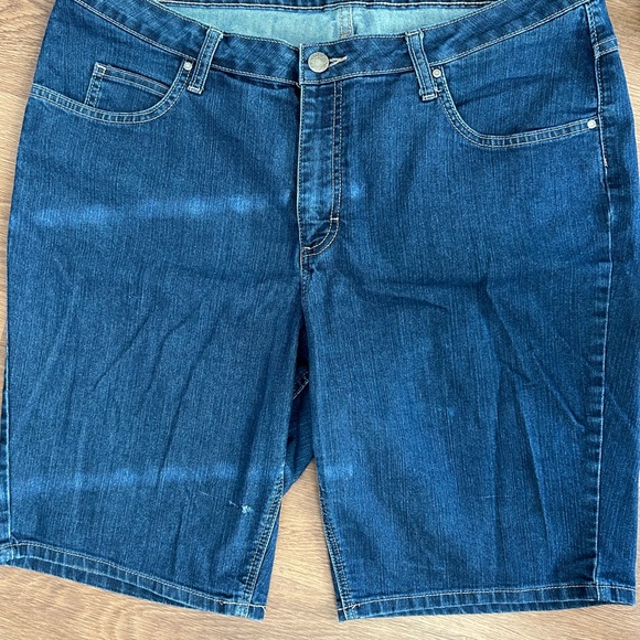 Lee Riders Classic Denim Shorts - Picture 1 of 5